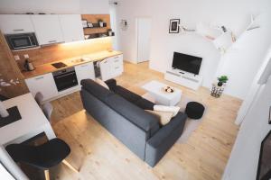 an overhead view of a living room with a couch and a tv at Apartmán Vila Zuberec in Zuberec