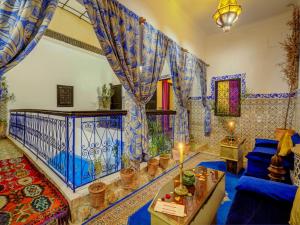 Bazén v ubytování Riad Lazorde De Marrakech nebo v jeho okolí