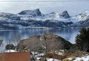 Gallery image of Vettinghytta, close to the sea with amazing view. in Gravdal