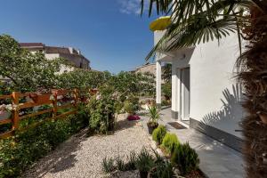 Photo de la galerie de l'établissement Kuća za odmor LEMON TREE Makarska, à Makarska