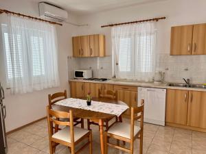 Kuchyň nebo kuchyňský kout v ubytování Apartments Villa Emilija