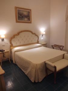 Cama ou camas em um quarto em Hotel La Perla