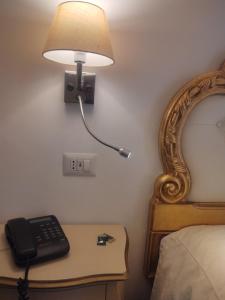Cama ou camas em um quarto em Hotel La Perla