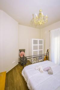 A bed or beds in a room at Gorgeous Apartment in the city center