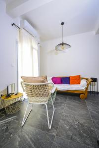 A seating area at Gorgeous Apartment in the city center