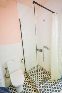 A bathroom at Gorgeous Apartment in the city center