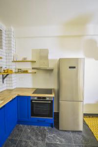 A kitchen or kitchenette at Gorgeous Apartment in the city center