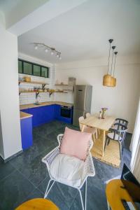 A kitchen or kitchenette at Gorgeous Apartment in the city center