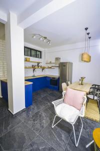 A kitchen or kitchenette at Gorgeous Apartment in the city center