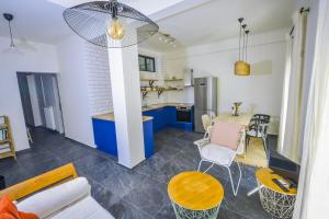 A kitchen or kitchenette at Gorgeous Apartment in the city center