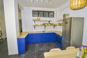A kitchen or kitchenette at Gorgeous Apartment in the city center