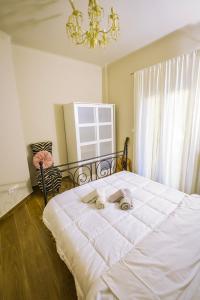 A bed or beds in a room at Gorgeous Apartment in the city center