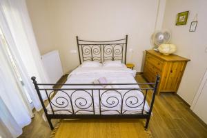 A bed or beds in a room at Gorgeous Apartment in the city center