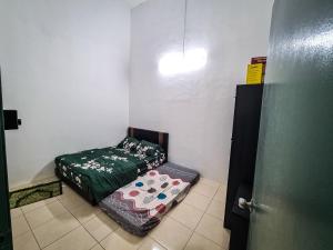Katil atau katil-katil dalam bilik di Q&R Homestay Residence