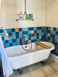 A bathroom at Castle View Cottage