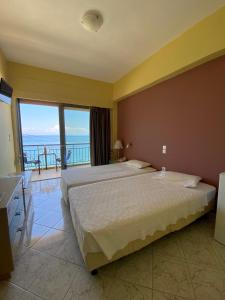 Afbeelding uit fotogalerij van Riviera Hotel in Póros