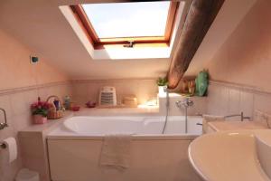 Koupelna v ubytování Mansarda Vista Mare