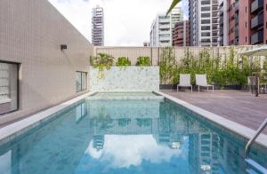 a swimming pool in the middle of a building at Hotel Annamar Premium in João Pessoa