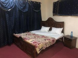 Voodi või voodid majutusasutuse Highlander inn Skardu toas