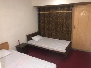Ένα ή περισσότερα κρεβάτια σε δωμάτιο στο Highlander inn Skardu