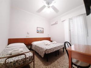 Posteľ alebo postele v izbe v ubytovaní Hotel Amalfi