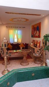 a living room with a tub in the middle of a room at Art riad mazighen in El Jadida