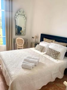 Letto o letti in una camera di Hotel Normandy