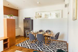 Ảnh trong thư viện ảnh của Top location CITY CENTRE CONDO in historic building with free garage PARKING ở Ljubljana +20 ảnh