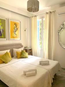 Letto o letti in una camera di Hotel Normandy