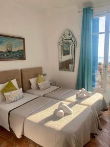 Letto o letti in una camera di Hotel Normandy