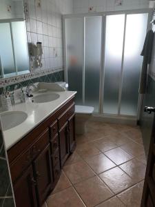 Ein Badezimmer in der Unterkunft Maroteras