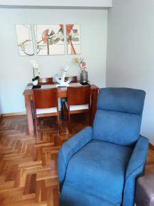 A seating area at Sellamante2