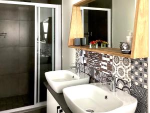a bathroom with two sinks and a shower at Harpy Haven in Parys