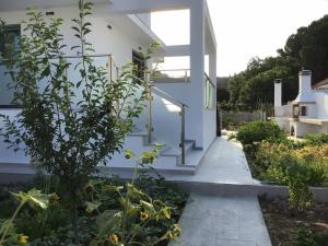 Vonkajšia záhrada v ubytovaní Zante Luxury Apartment