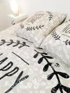 a bed with black and white sheets and pillows at Le gite 7 - Les Châteaux d'Ottrott in Sélestat