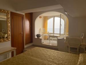 Cama ou camas em um quarto em Hotel La Perla