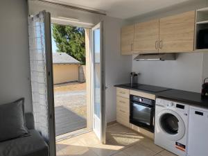 Kuchyňa alebo kuchynka v ubytovaní Résidence Fort de l'Eve - T2 à 380m plage M Hulot et commerces - St Marc sur Mer idéal famille proche La Baule P0rnichet - Terrasse et parking privés