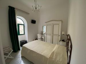 Cama ou camas em um quarto em Hotel La Perla