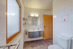 Ein Badezimmer in der Unterkunft Ferienhaus bei Zoe mit Sauna