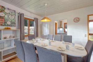 Ein Sitzbereich in der Unterkunft Ferienhaus bei Zoe mit Sauna