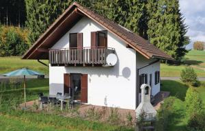 Das Gebäude in dem sich das Ferienhaus befindet