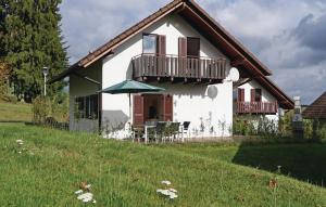 Das Gebäude in dem sich das Ferienhaus befindet