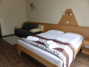 Posteľ alebo postele v izbe v ubytovaní Sástó Hotel