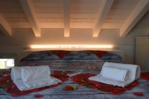 Billede fra billedgalleriet på White suite - Jacuzzi, Swimming pool & Lake view i Lezzeno