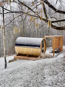 Obiekt Czill-Lokum- klimatyczna chata w Beskidach z balią i sauną zimą