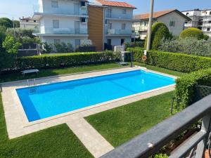 The swimming pool at or close to Appartamento Katia