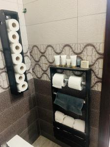 Ένα μπάνιο στο Laura’s Modern Villa