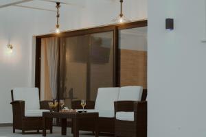 A seating area at Villa Etoile