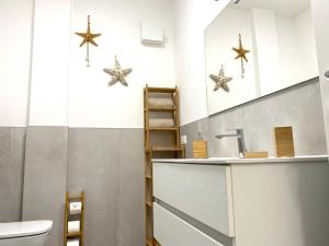 A bathroom at Appartamento Katia