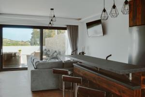 a living room with a couch and a table at Villa Etoile in Áyios Kírikos